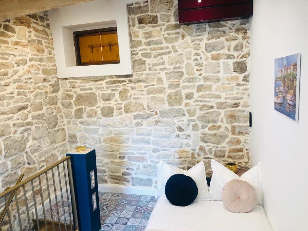 Istrian Stone House In The Heart Of The Beautiful Fishing Village Fazana - Only Few Steps From The Sea And The Wonderful Beach - Incl Plasma-Quad-Plus-Filter Against C O V I D Eksteriør bilde